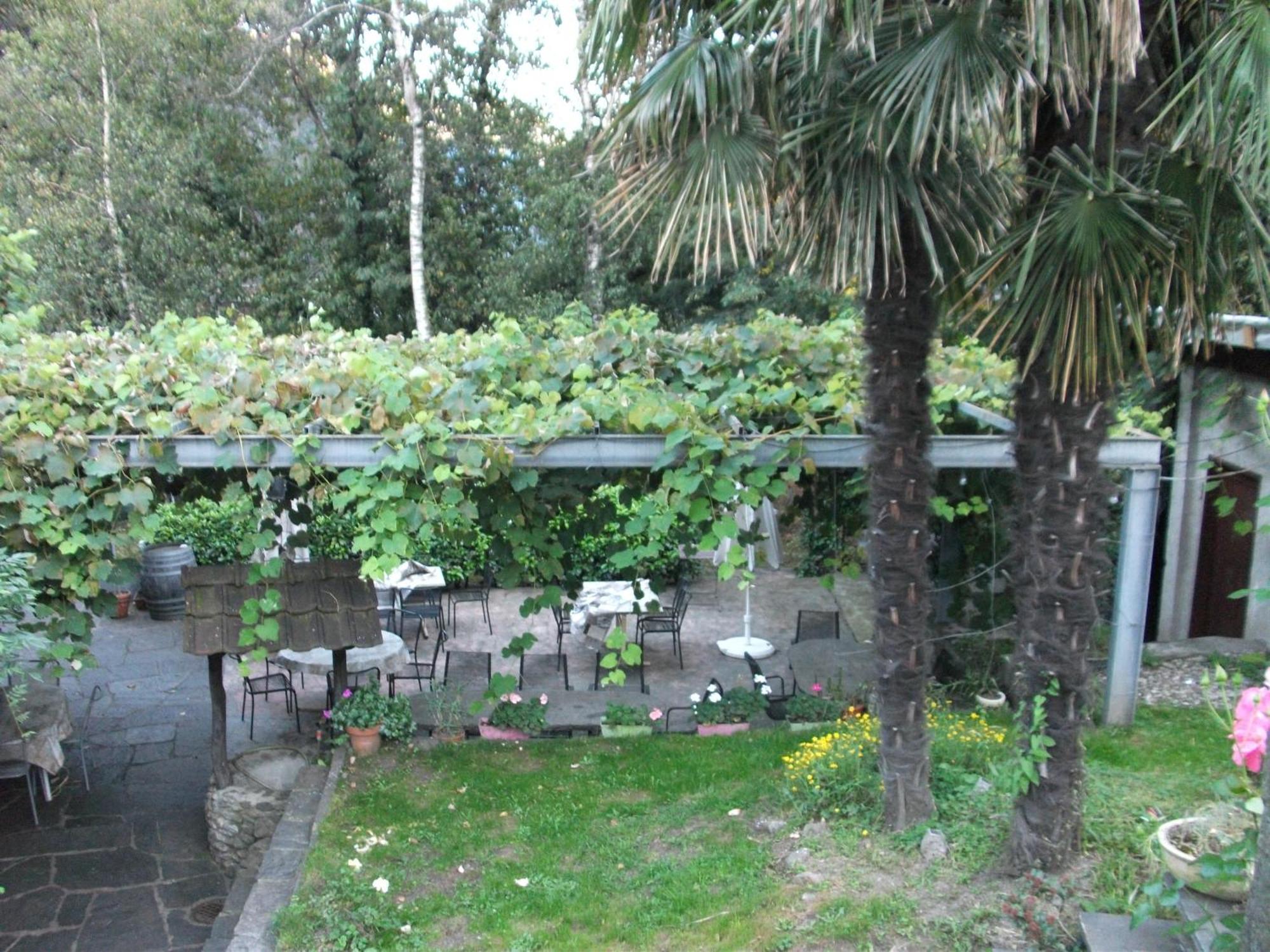 Grotto Pergola Couette-café *