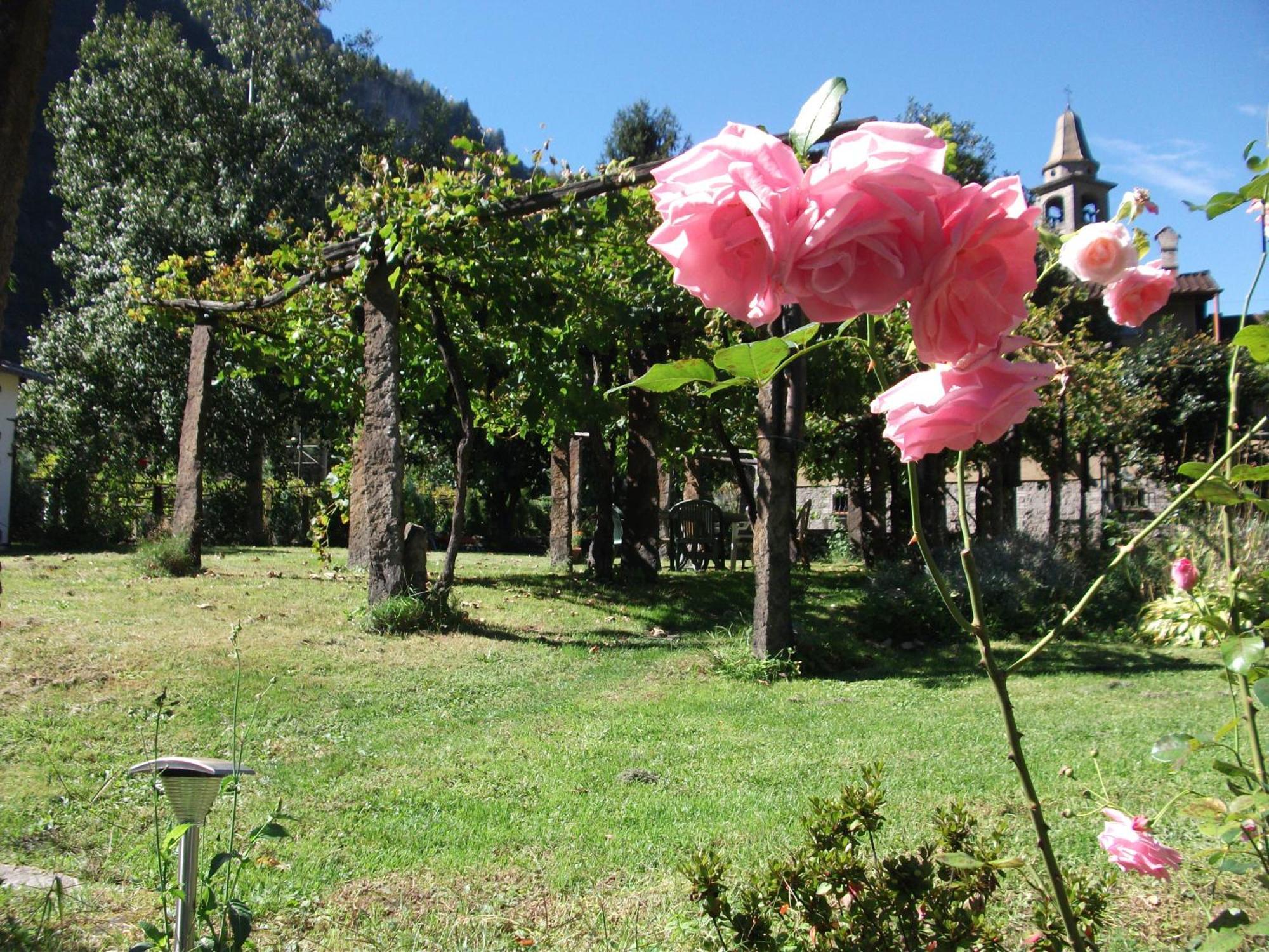 Grotto Pergola Giornico